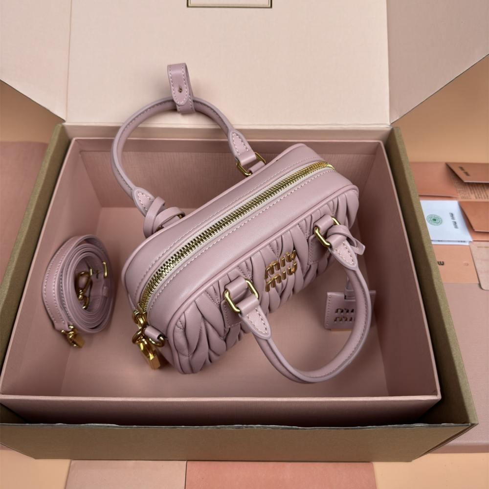 高仿miumiu*Arcadie系列5BB123小羊皮斜挎包粉色小號免檢版