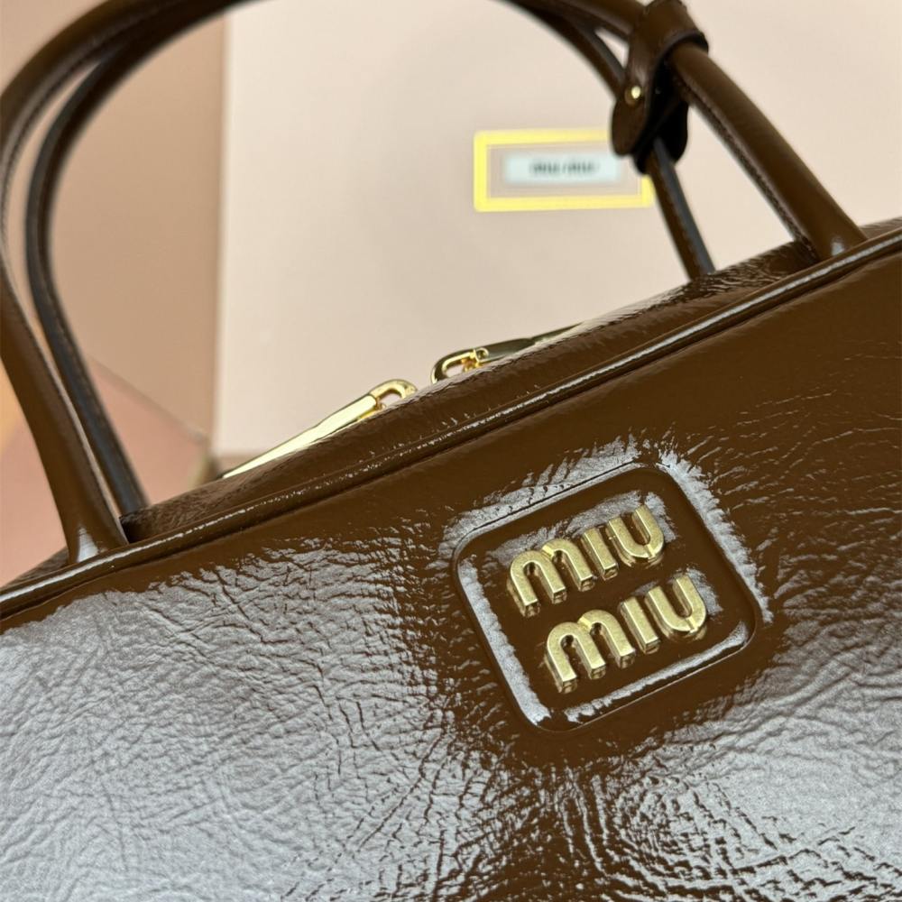 高仿miumiu*Beau系列5BB173漆面羊皮手提包棕色免檢版