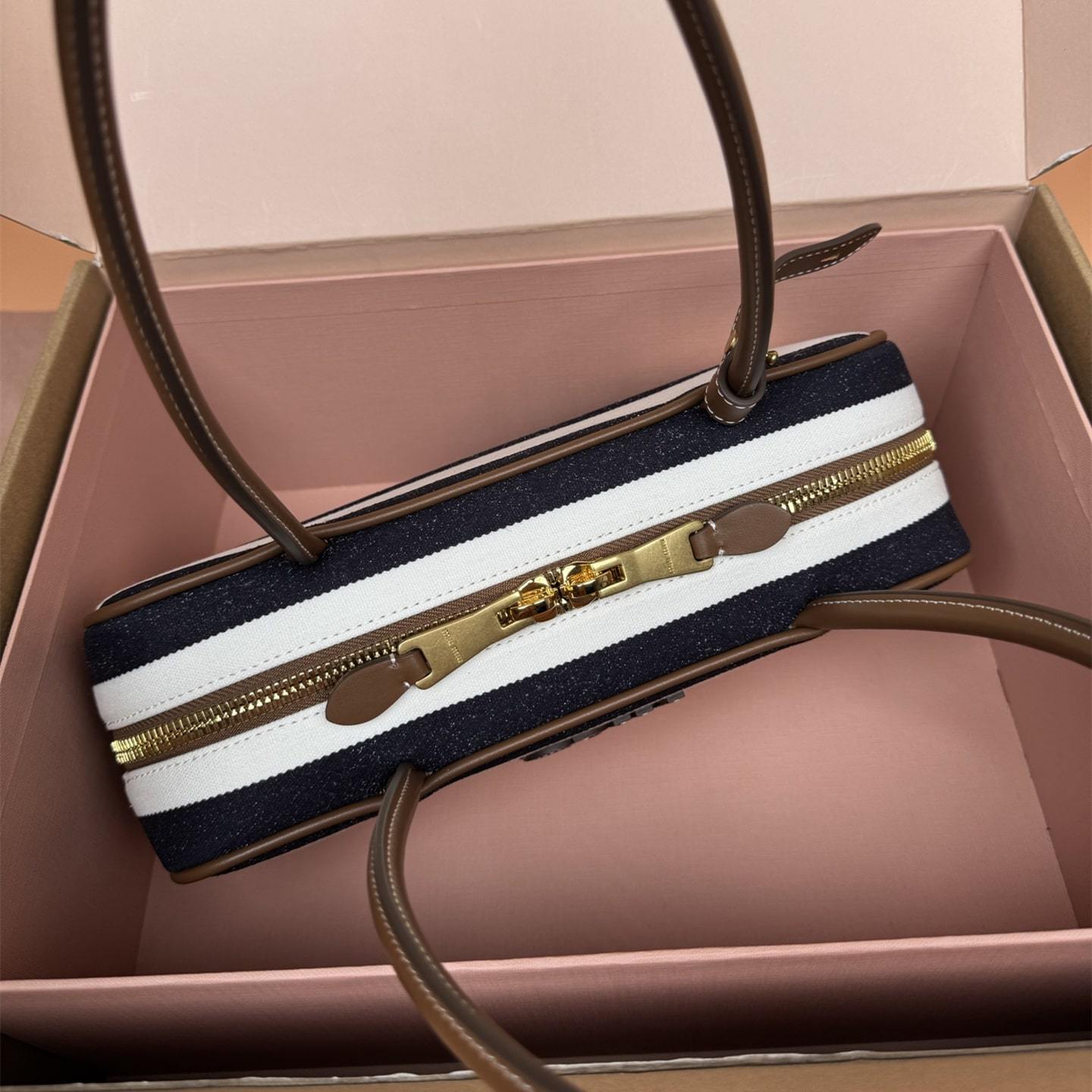 高仿miumiu*Beau系列5BB173牛皮帆布手提包藍白色免檢版