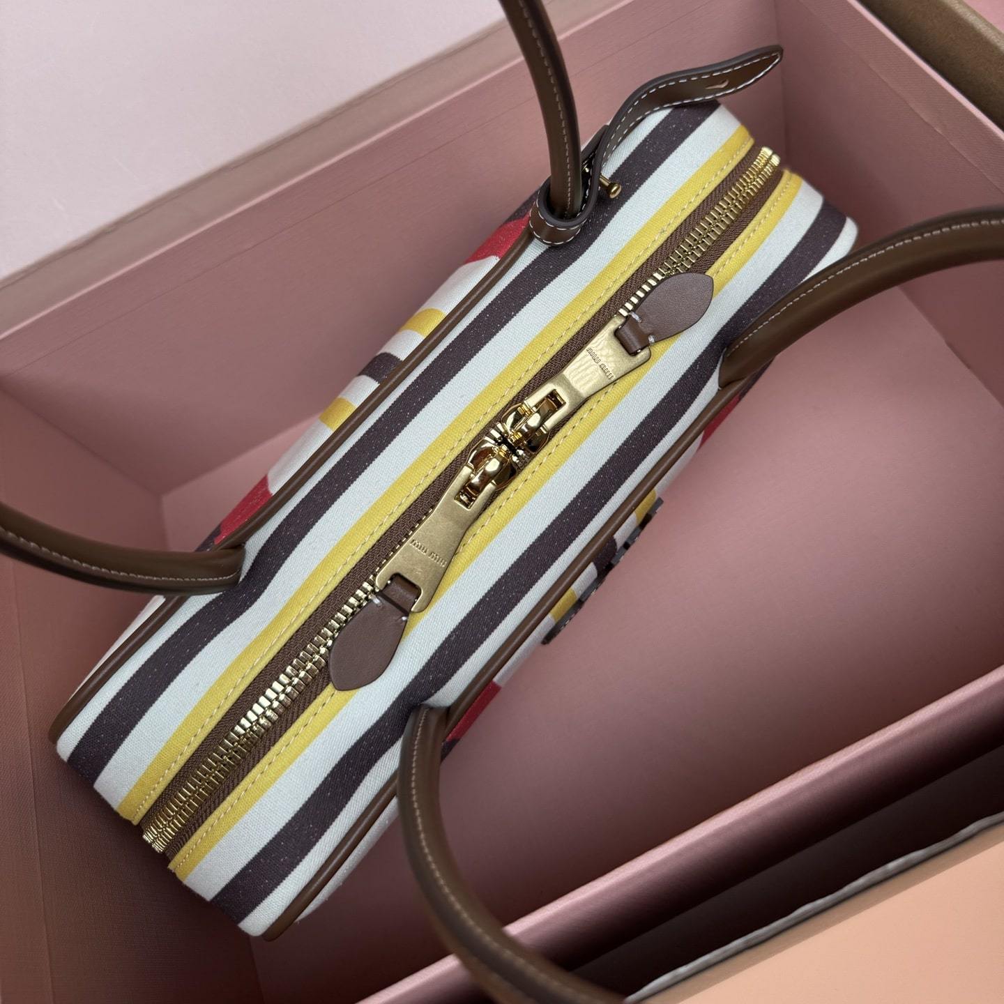 高仿miumiu*Beau系列5BB173牛皮帆布手提包米棕色免檢版