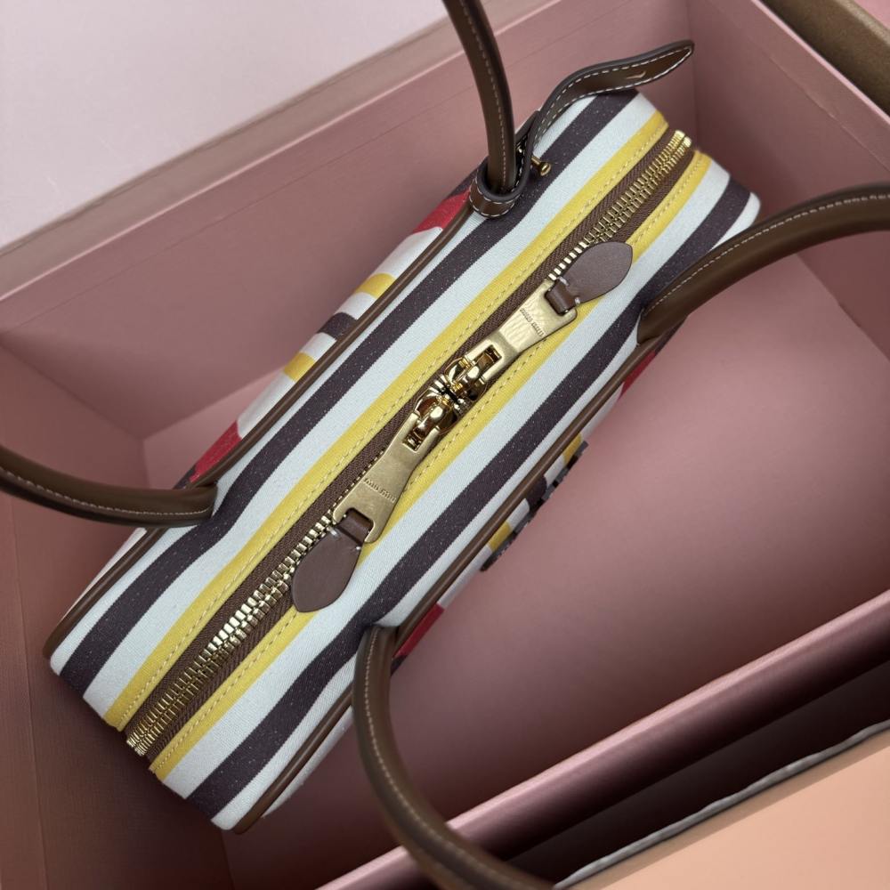 高仿miumiu*Beau系列5BB173牛皮帆布手提包米棕色免檢版