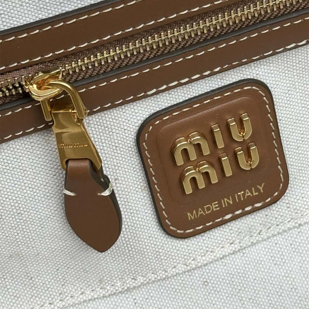 高仿miumiu*Beau系列5BB173棉質手拎袋棕色免檢版