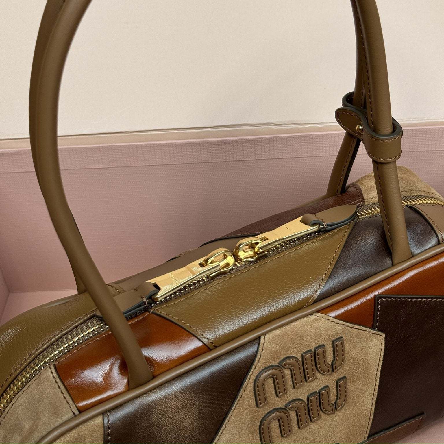 高仿miumiu*Beau系列5BB173牛羊皮手提袋干邑色免檢版