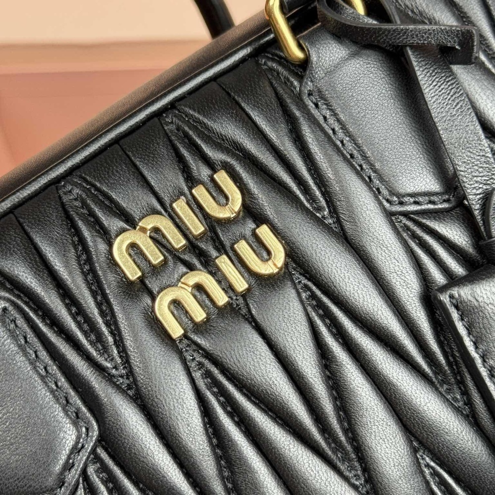 高仿miumiu*Arcadie系列5BB124小羊皮單肩包黑色大號免檢版