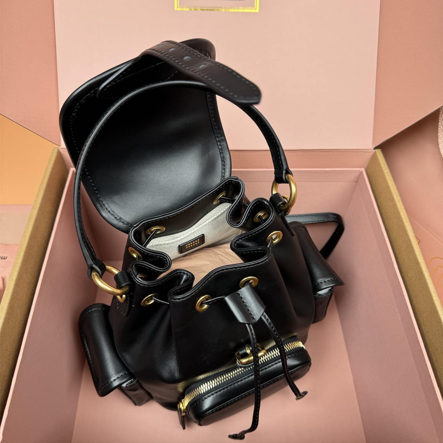 高仿miumiu*5BZ043牛皮雙肩包黑色小號免檢版