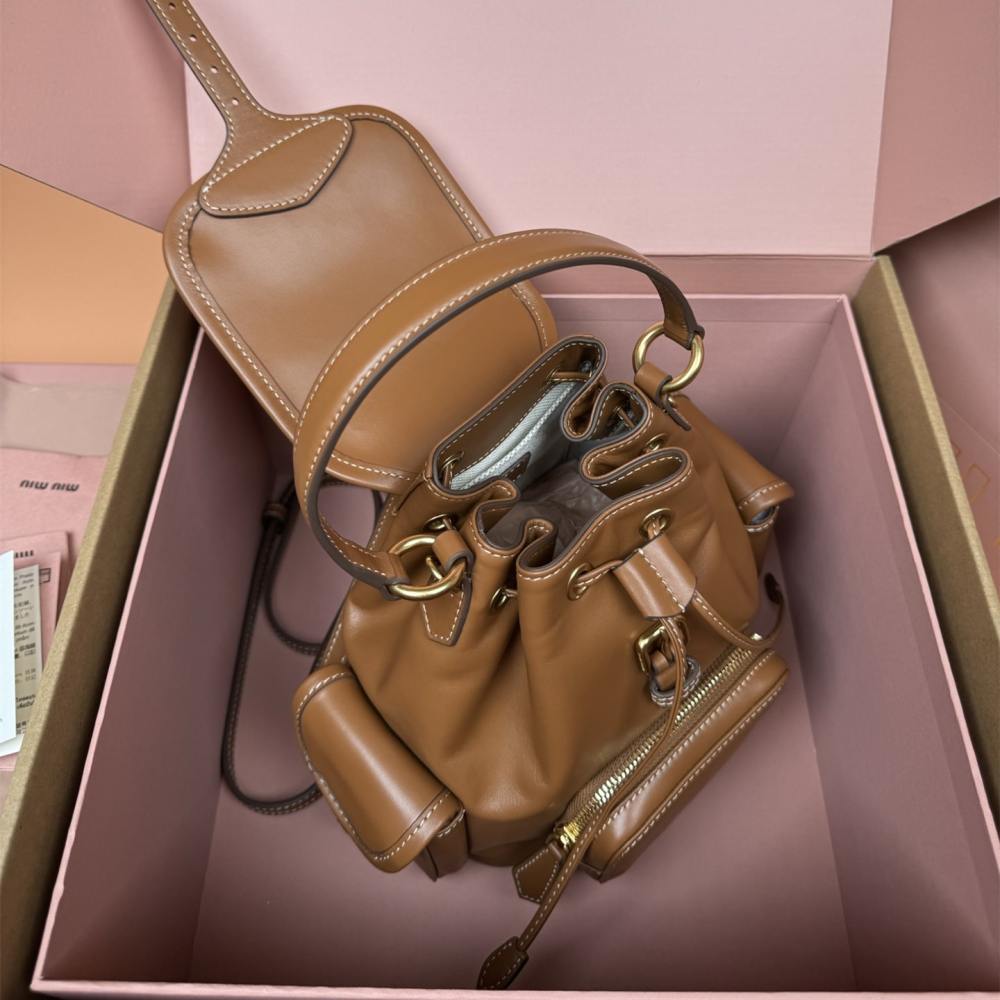 高仿miumiu*5BZ043牛皮雙肩包棕色小號免檢版