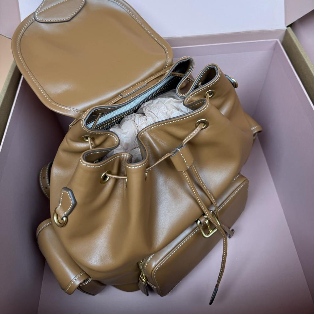 高仿miumiu*5BZ042牛皮雙肩包棕色大號免檢版