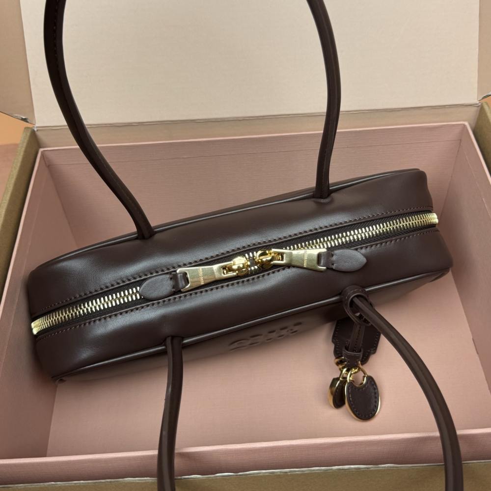 高仿miumiu*Beau系列5BB173小牛皮手提袋石楠木色免檢版
