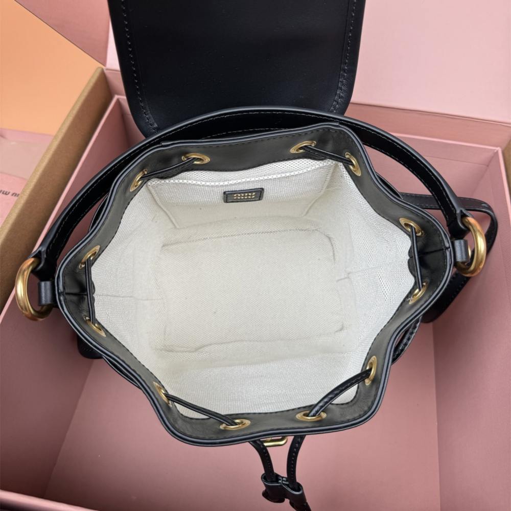 高仿miumiu*5BZ043牛皮雙肩包黑色小號免檢版