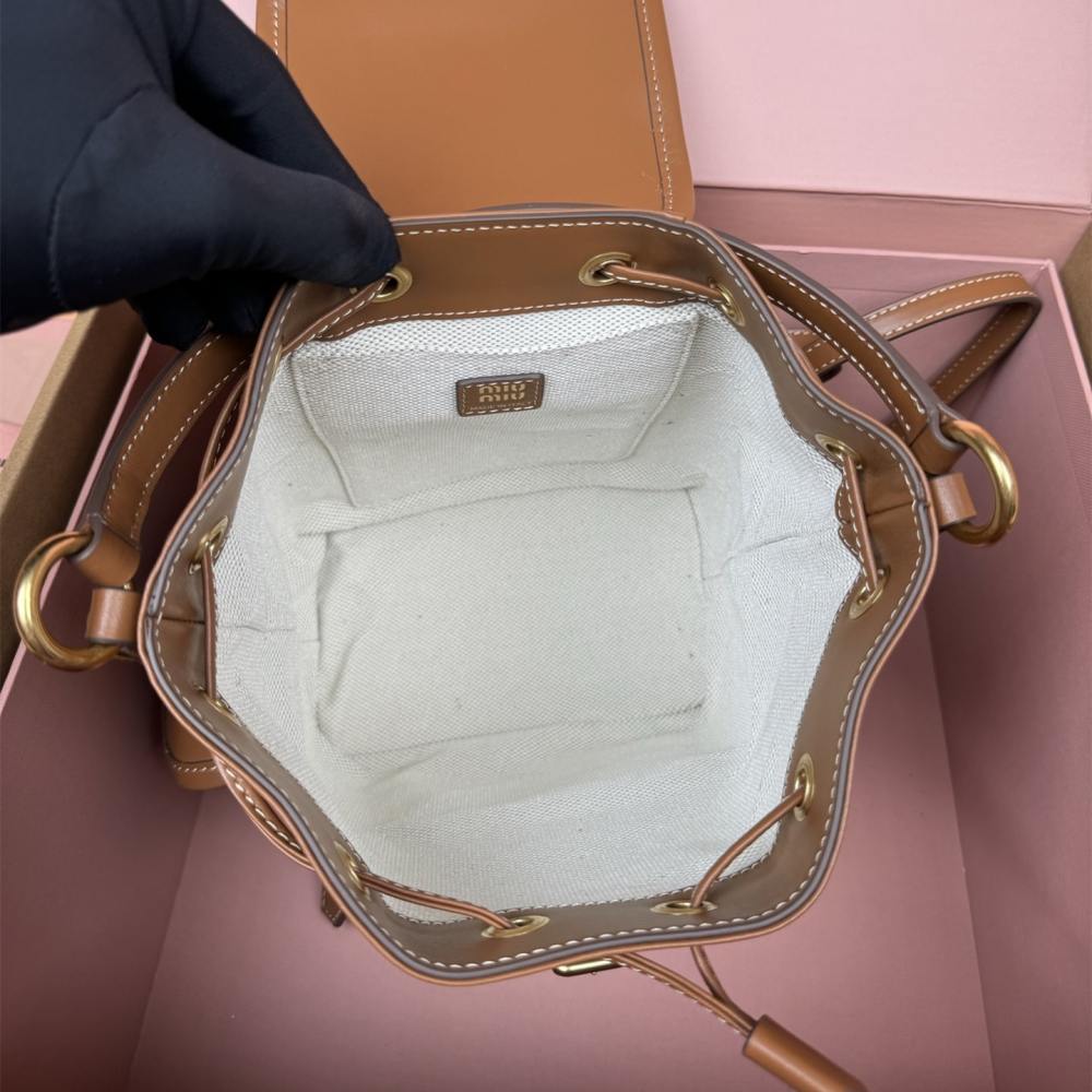 高仿miumiu*5BZ043牛皮雙肩包棕色小號免檢版