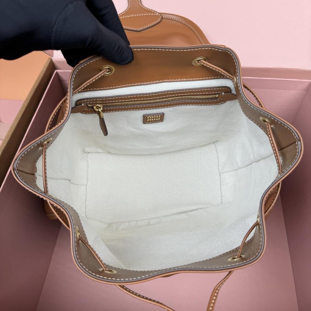 高仿miumiu*5BZ042牛皮雙肩包棕色大號免檢版