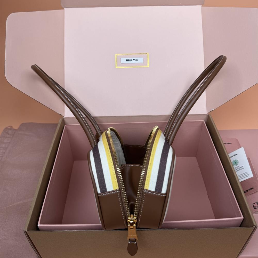 高仿miumiu*Beau系列5BB173牛皮帆布手提包米棕色免檢版