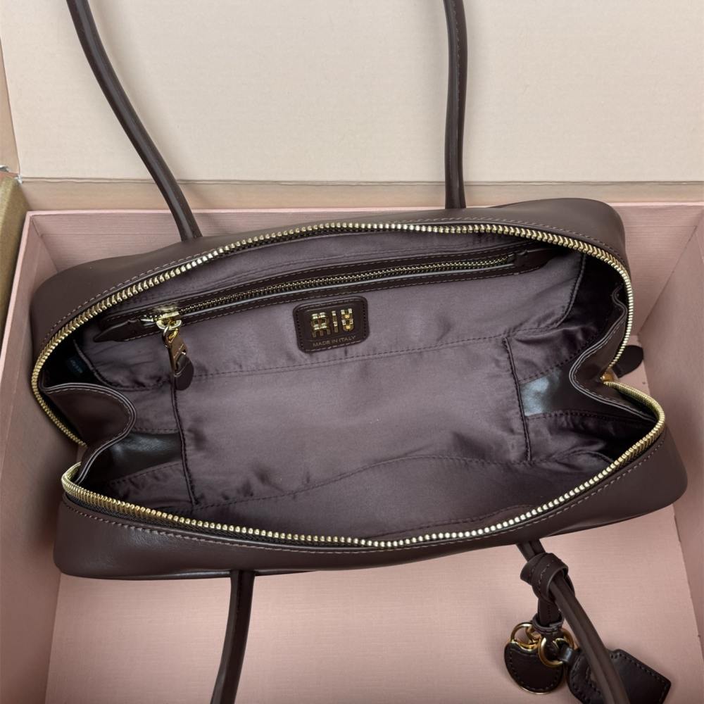 高仿miumiu*Beau系列5BB173小牛皮手提袋石楠木色免檢版