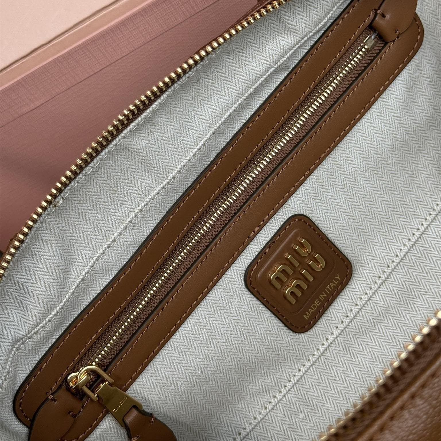 高仿miumiu*Beau系列5BB173牛羊皮手提袋干邑色免檢版