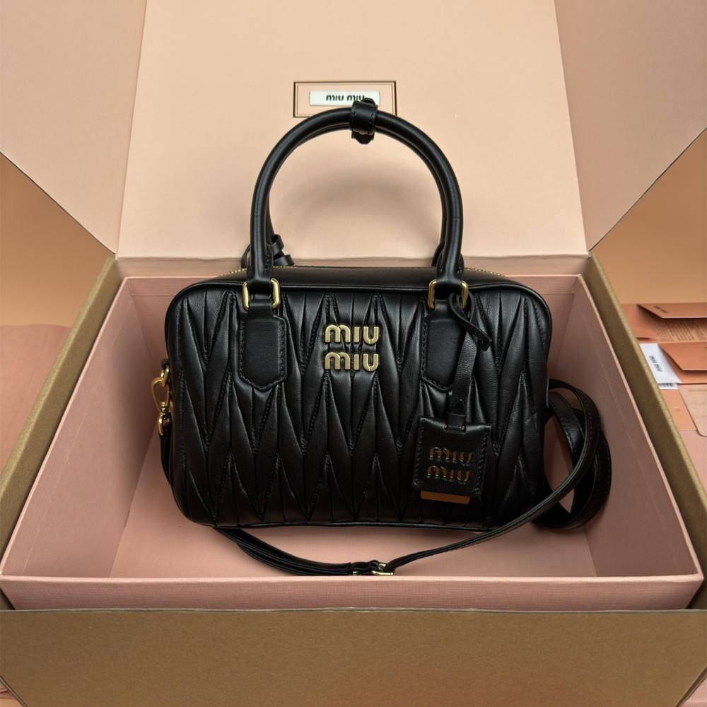 高仿miumiu*Arcadie系列5BB124小羊皮單肩包黑色大號免檢版