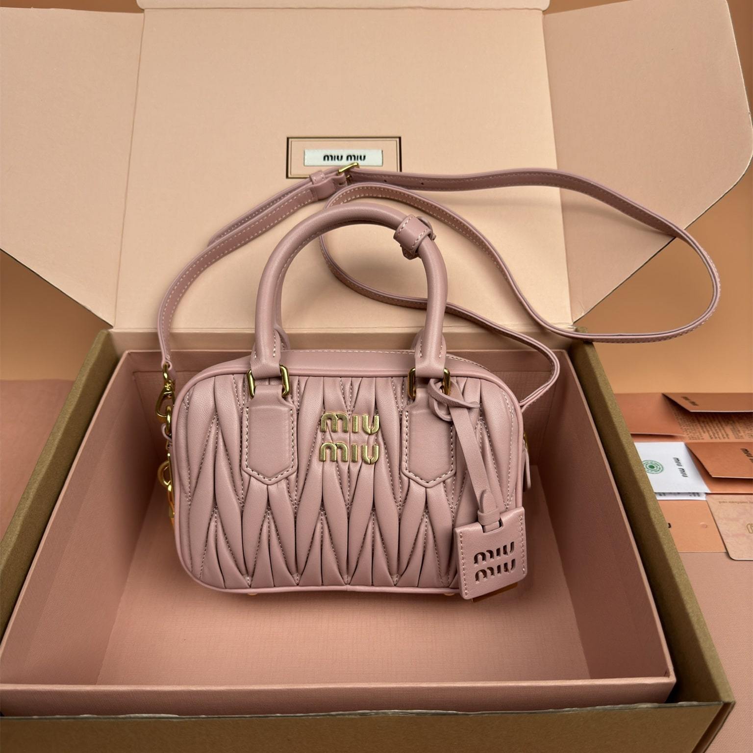 高仿miumiu*Arcadie系列5BB123小羊皮斜挎包粉色小號免檢版