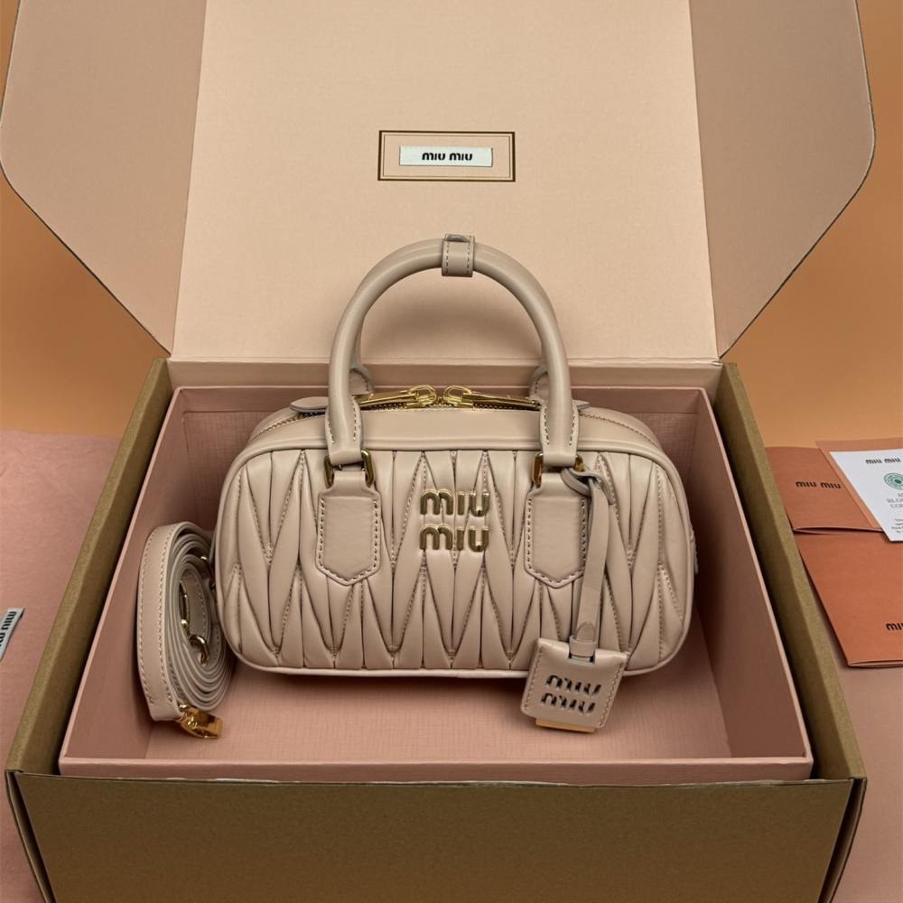 高仿miumiu*Arcadie系列5BB142保齡球小羊皮沙黃色免檢版