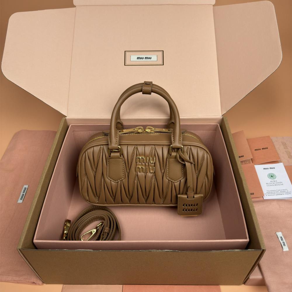 高仿miumiu*Arcadie系列5BB142保齡球小羊皮焦糖色免檢版