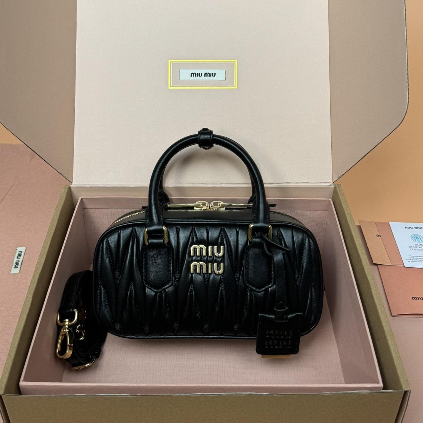 高仿miumiu*Arcadie系列5BB142保齡球小羊皮黑色免檢版