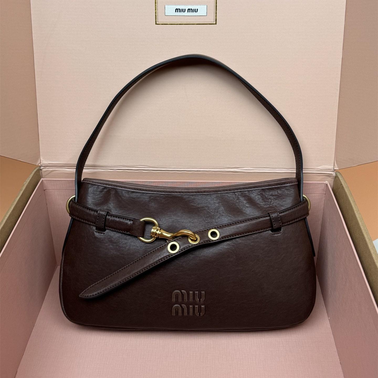 高仿miumiu*Aventure系列5BC182小羊皮腋下包石楠木色小號免檢版