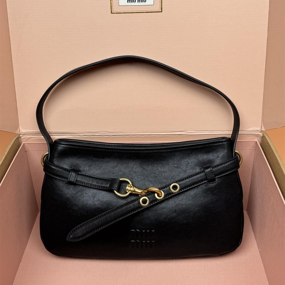 高仿miumiu*Aventure系列5BC182小羊皮腋下包黑色小號免檢版