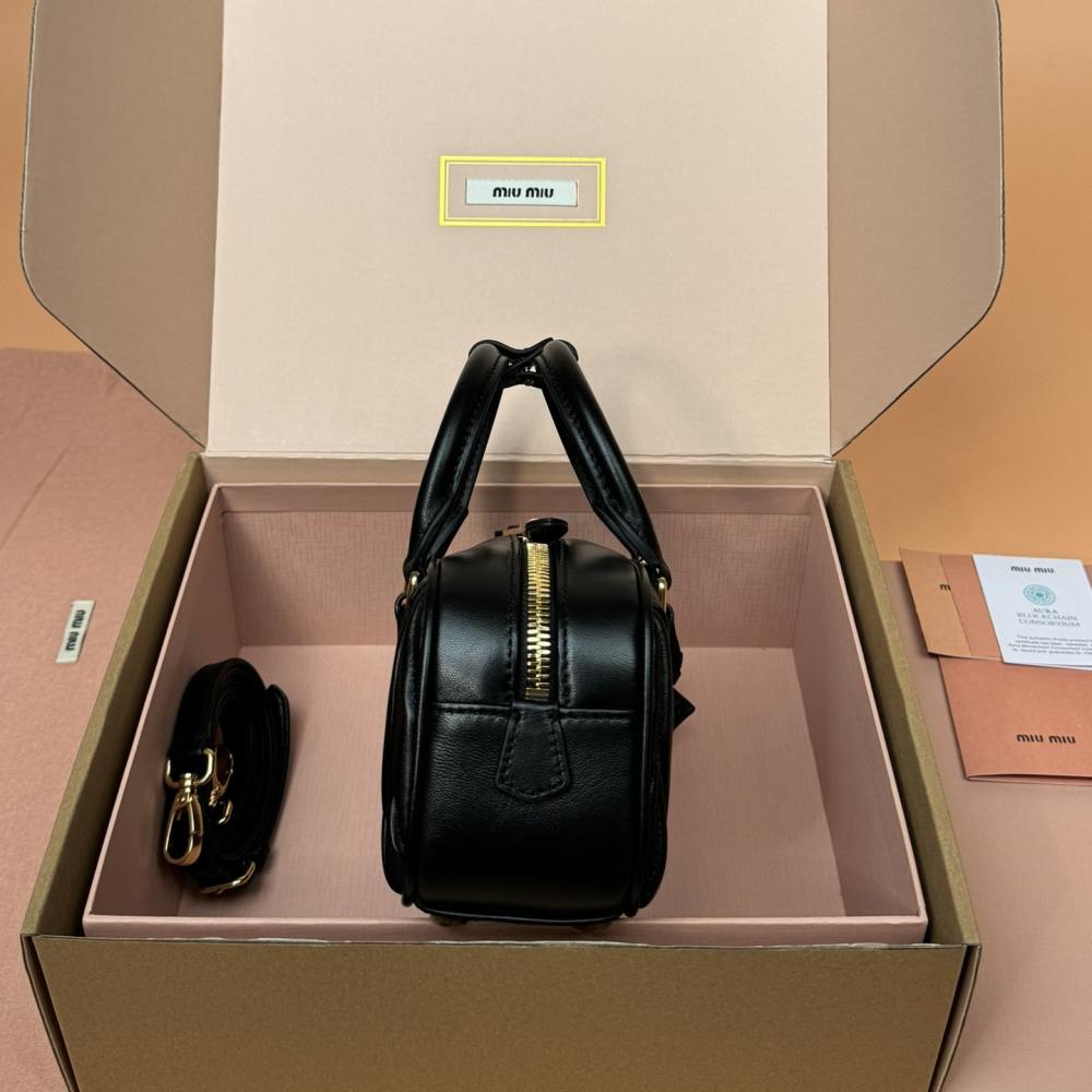 高仿miumiu*Arcadie系列5BB142保齡球小羊皮黑色免檢版