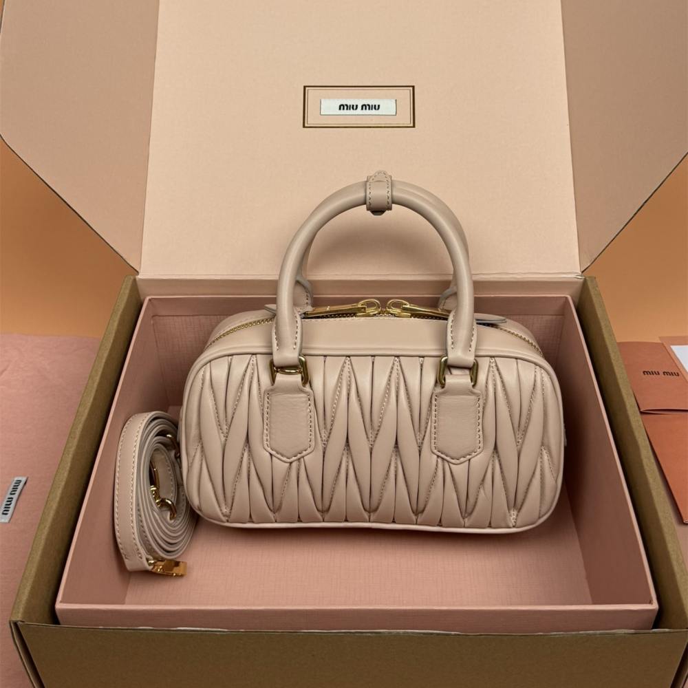 高仿miumiu*Arcadie系列5BB142保齡球小羊皮沙黃色免檢版
