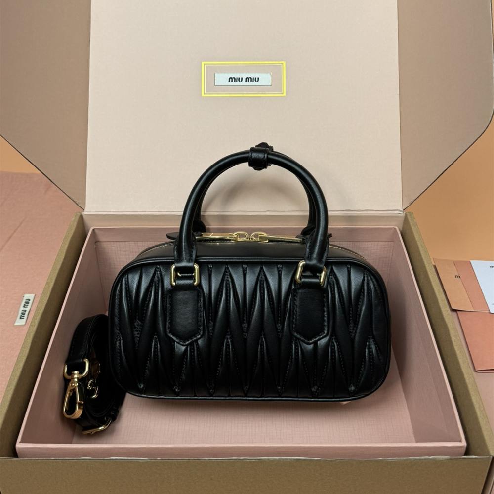高仿miumiu*Arcadie系列5BB142保齡球小羊皮黑色免檢版