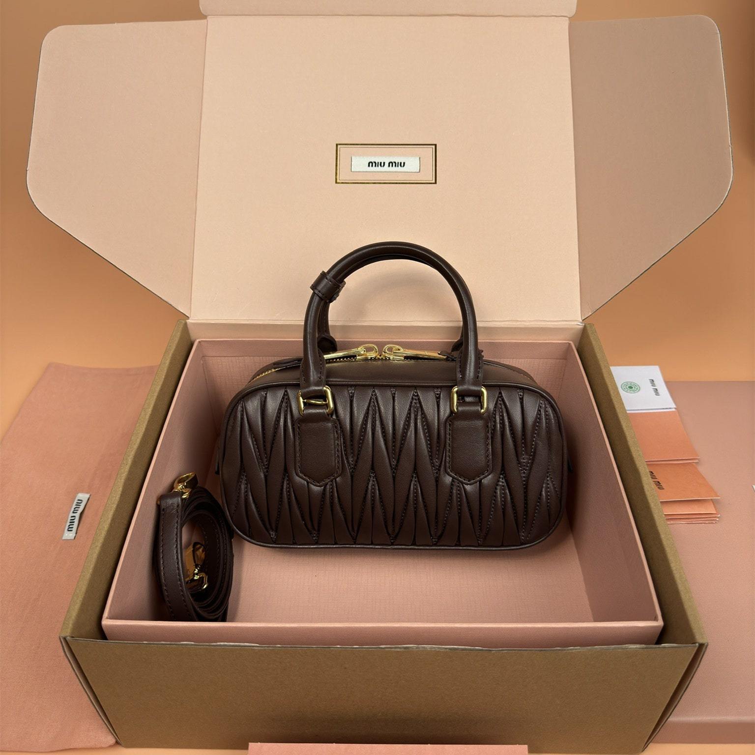 高仿miumiu*Arcadie系列5BB142保齡球小羊皮深棕色免檢版