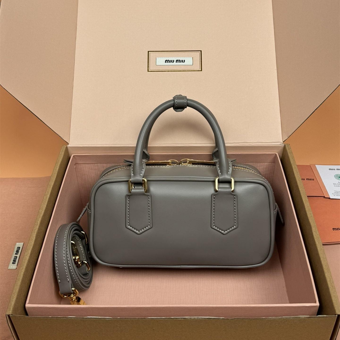 高仿miumiu*Arcadie系列5BB142小牛皮斜挎包灰色免檢版