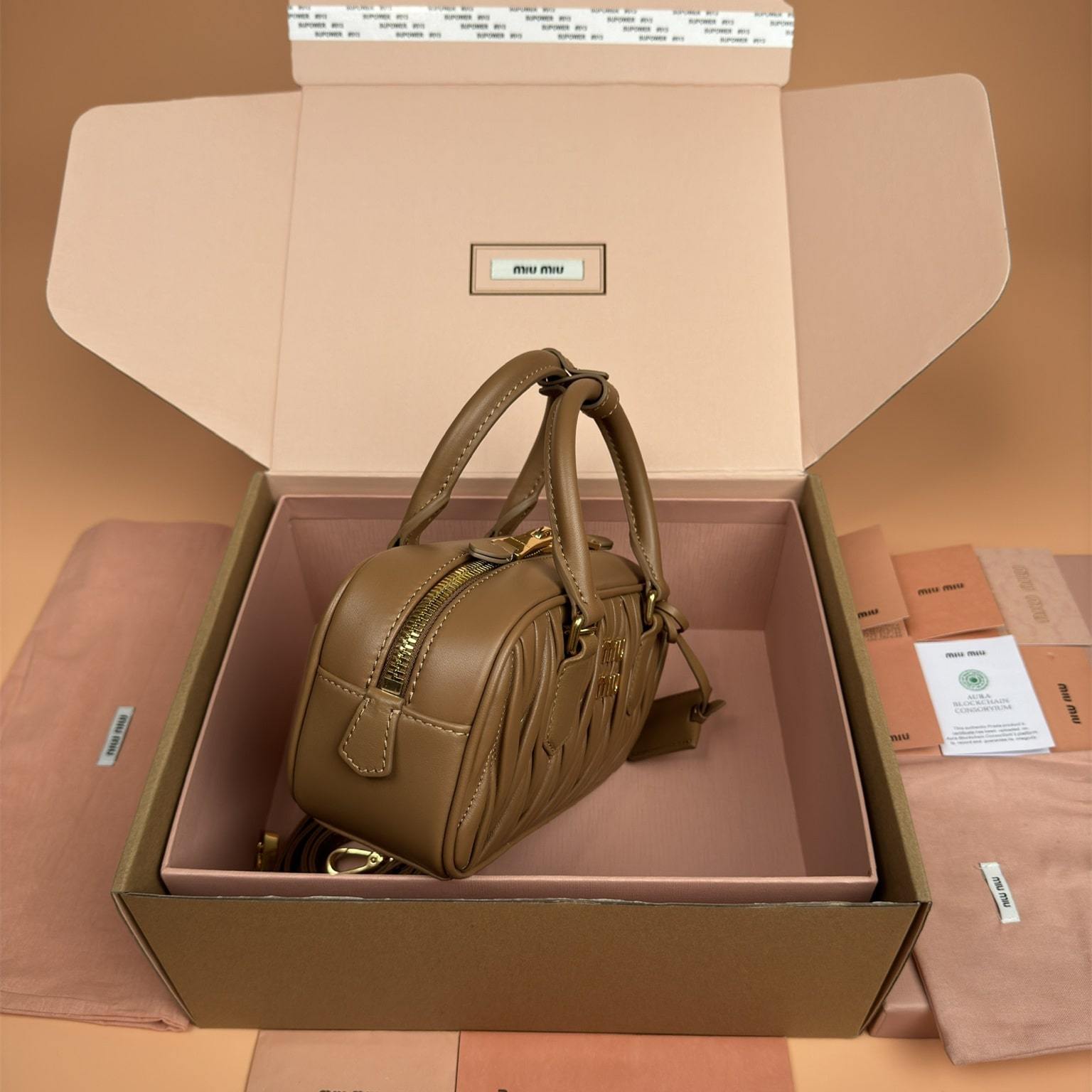 高仿miumiu*Arcadie系列5BB142保齡球小羊皮焦糖色免檢版