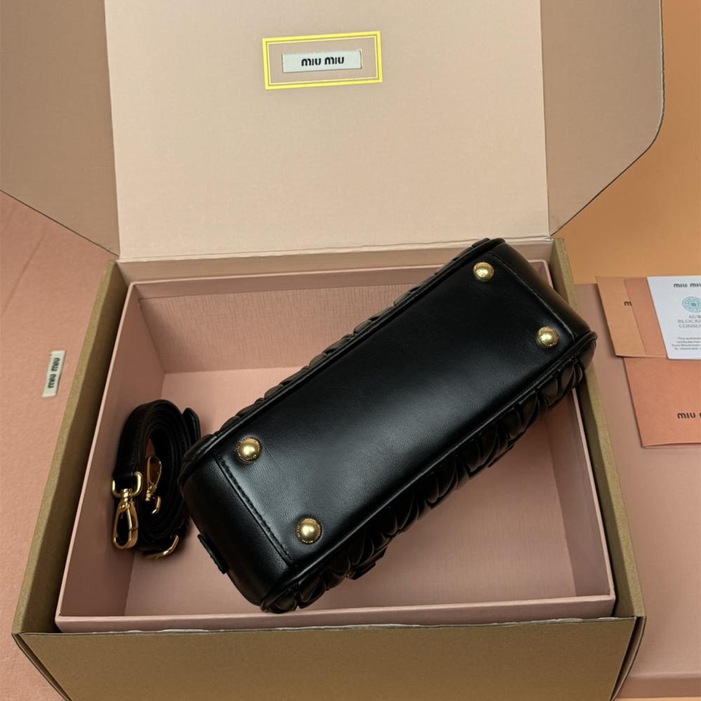 高仿miumiu*Arcadie系列5BB142保齡球小羊皮黑色免檢版