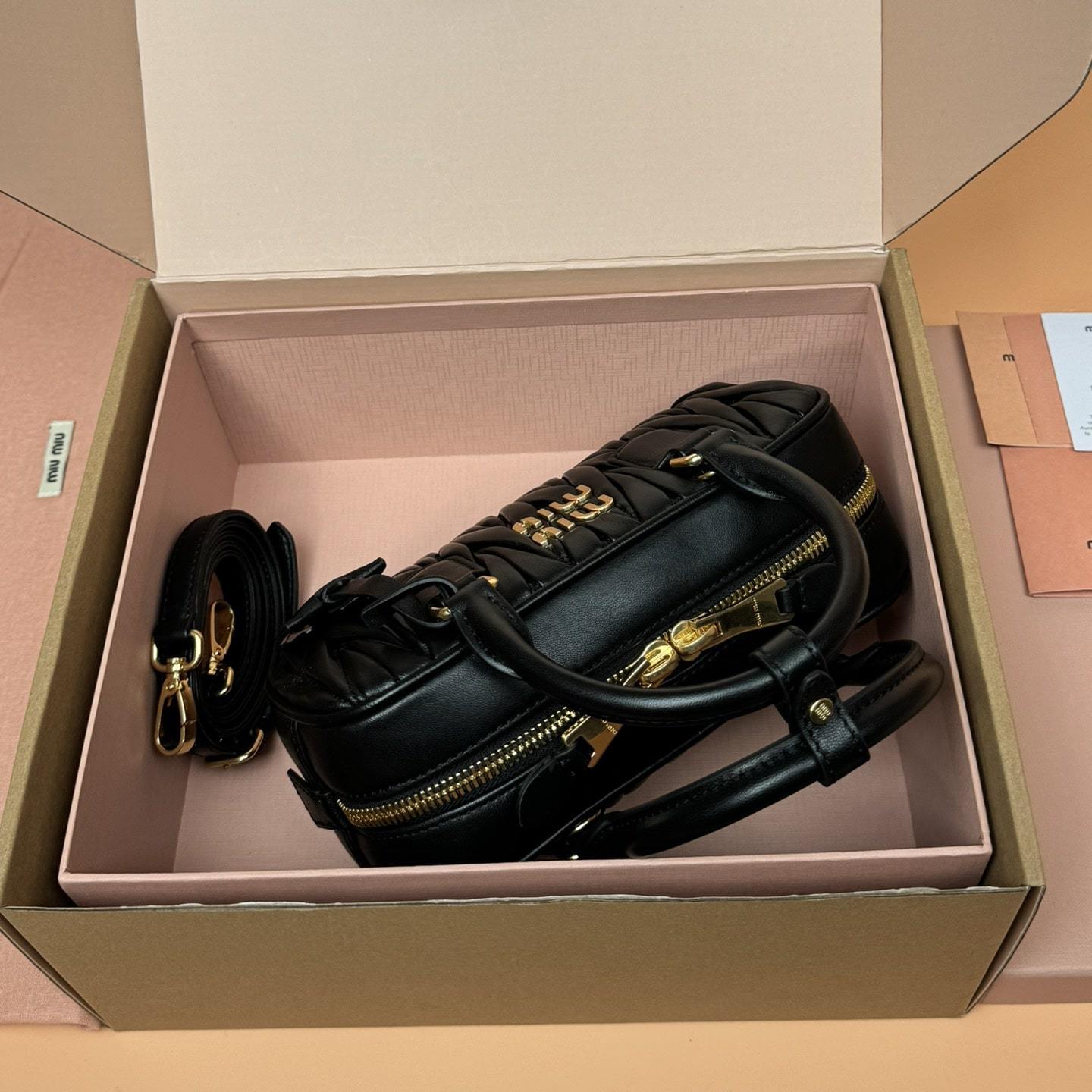 高仿miumiu*Arcadie系列5BB142保齡球小羊皮黑色免檢版
