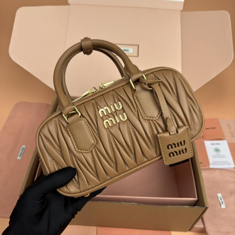 高仿miumiu*Arcadie系列5BB142保齡球小羊皮焦糖色免檢版
