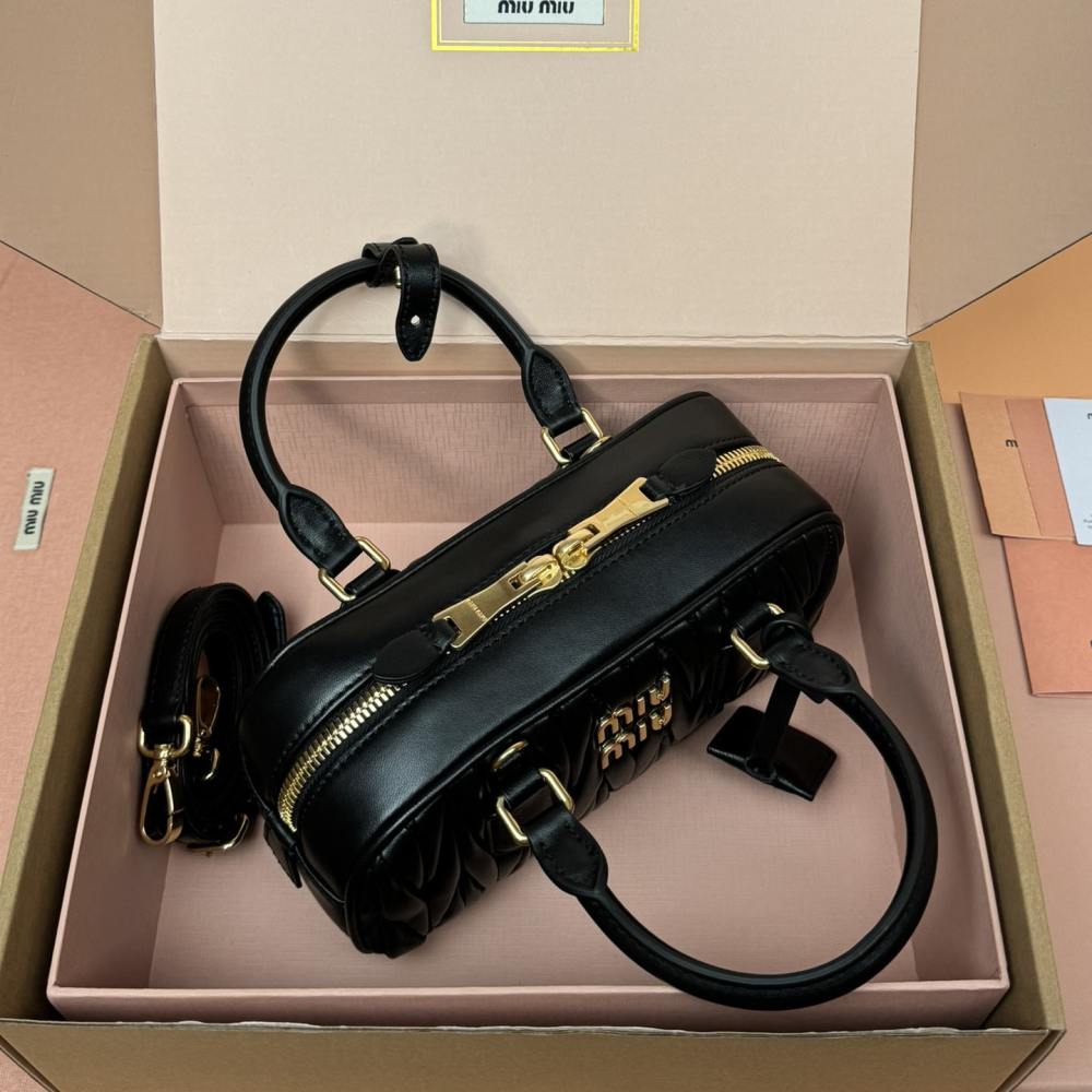 高仿miumiu*Arcadie系列5BB142保齡球小羊皮黑色免檢版