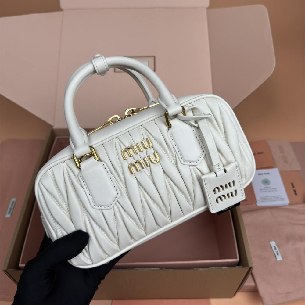 高仿miumiu*Arcadie系列5BB142保齡球小羊皮白色免檢版