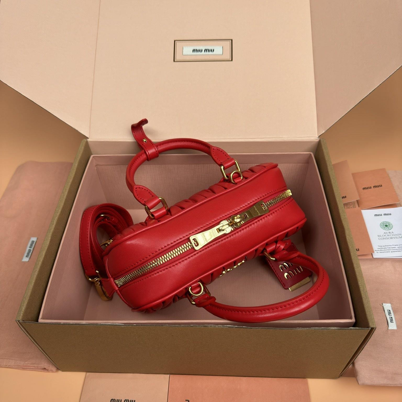 高仿miumiu*Arcadie系列5BB142保齡球小羊皮紅色免檢版