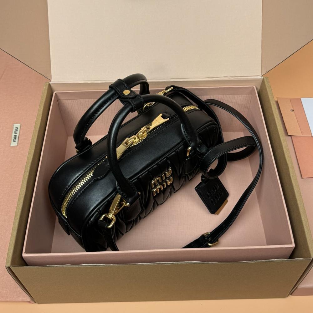 高仿miumiu*Arcadie系列5BB142保齡球小羊皮黑色免檢版