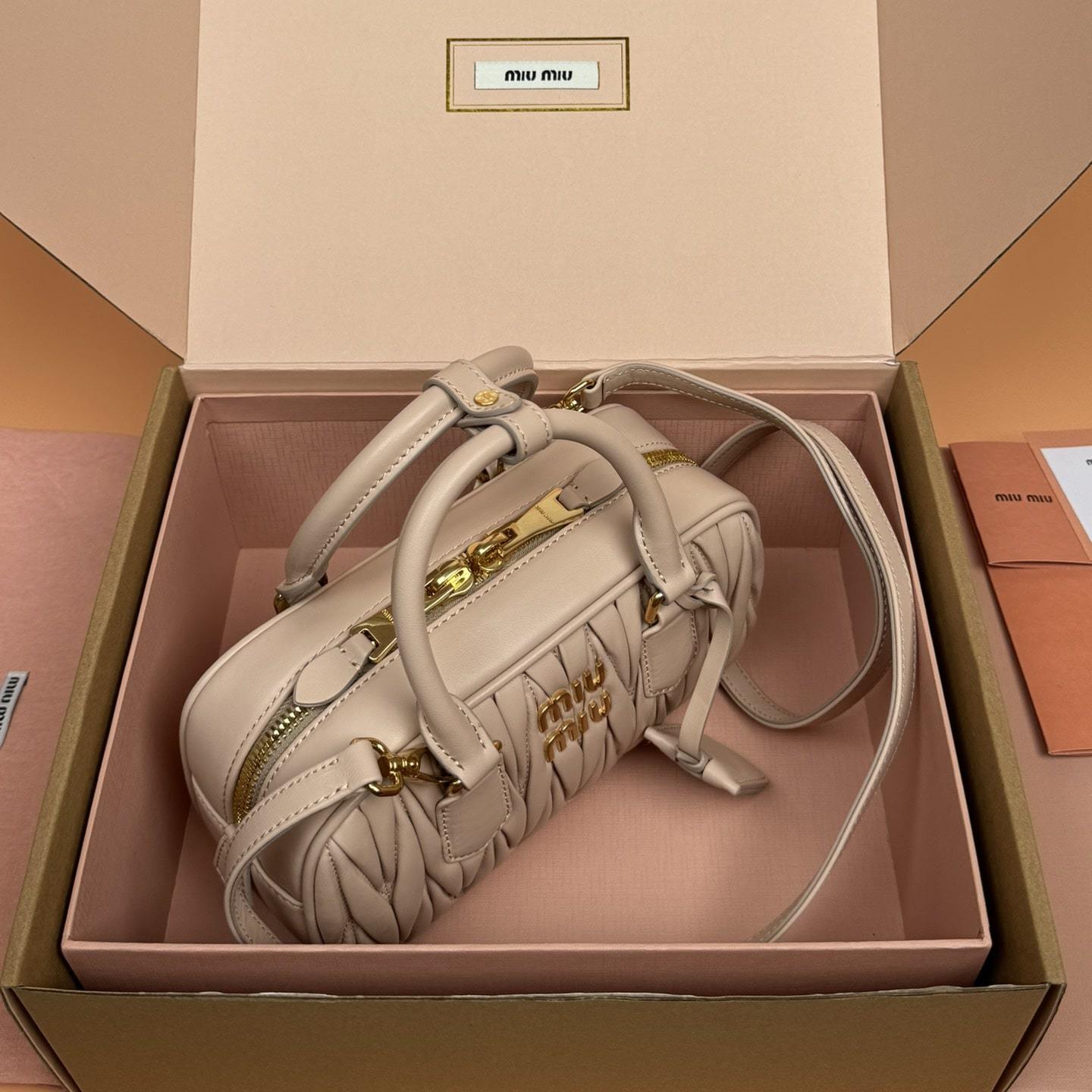 高仿miumiu*Arcadie系列5BB142保齡球小羊皮沙黃色免檢版