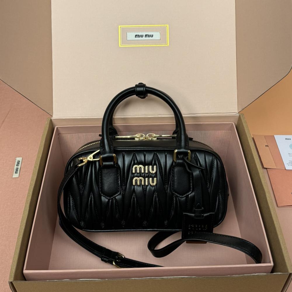 高仿miumiu*Arcadie系列5BB142保齡球小羊皮黑色免檢版