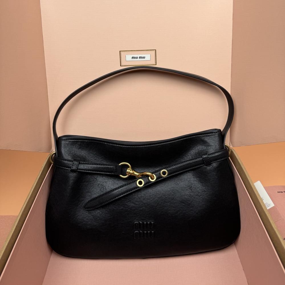 高仿miumiu*Aventure系列5BC181小羊皮腋下包黑色中號免檢版