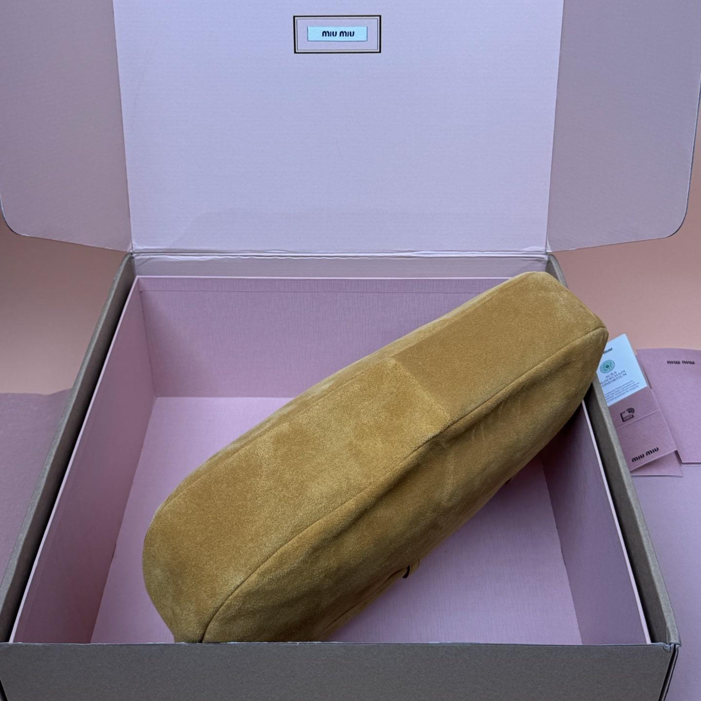 高仿miumiu*Aventure系列5BC182麂皮腋下包黃色小號免檢版