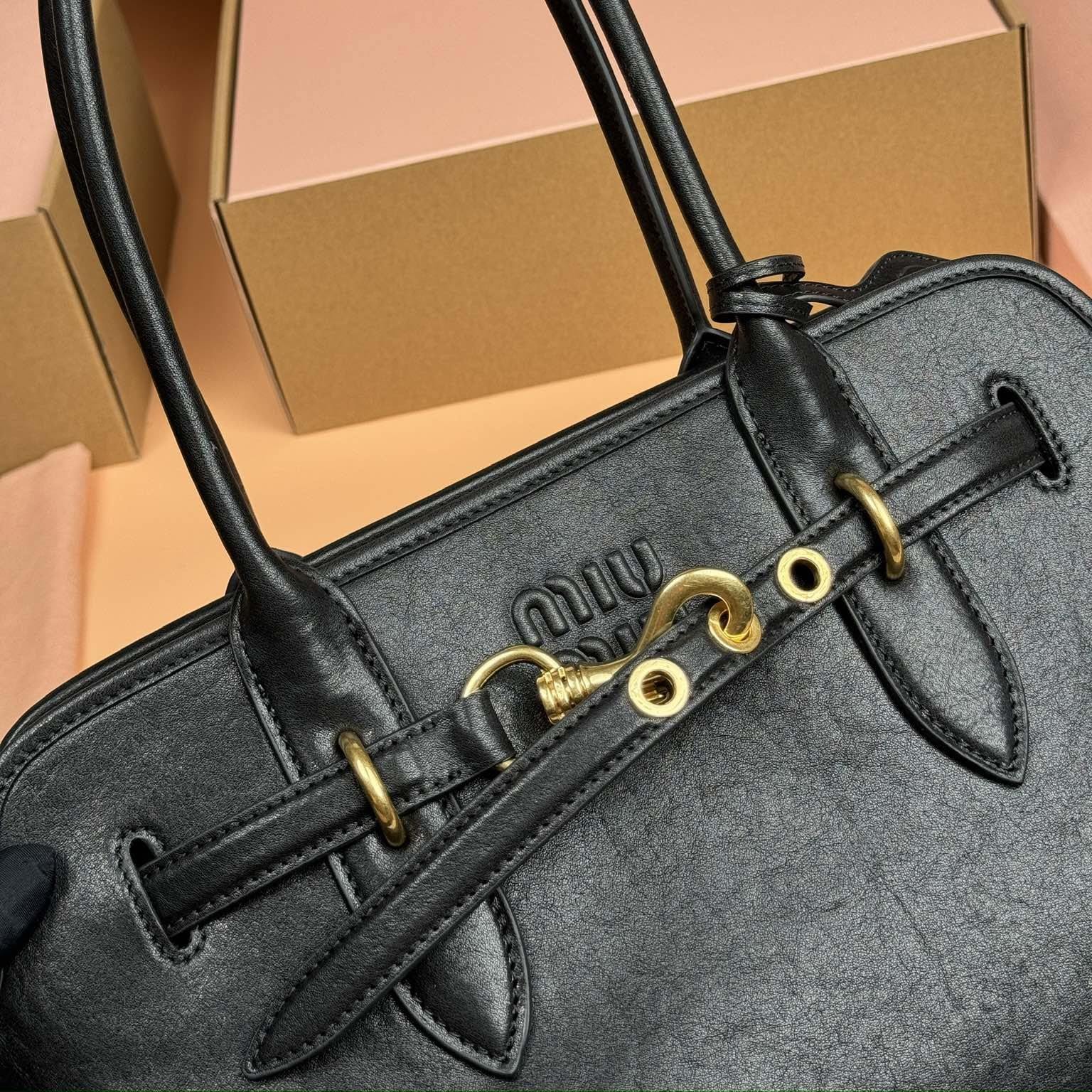 高仿miumiu*Aventure系列5BG291手提包黑色免檢版