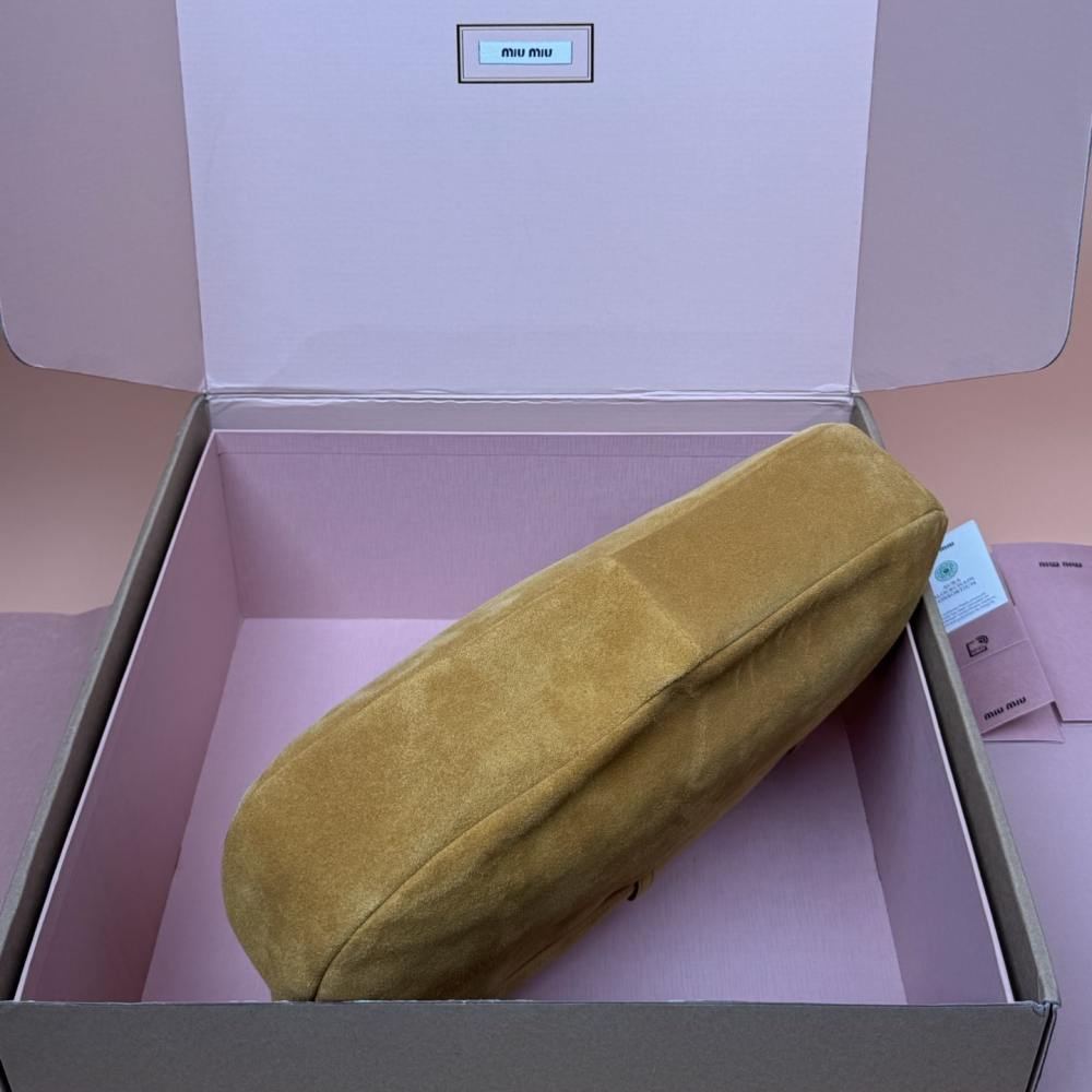 高仿miumiu*Aventure系列5BC181小牛皮腋下包黃色中號免檢版
