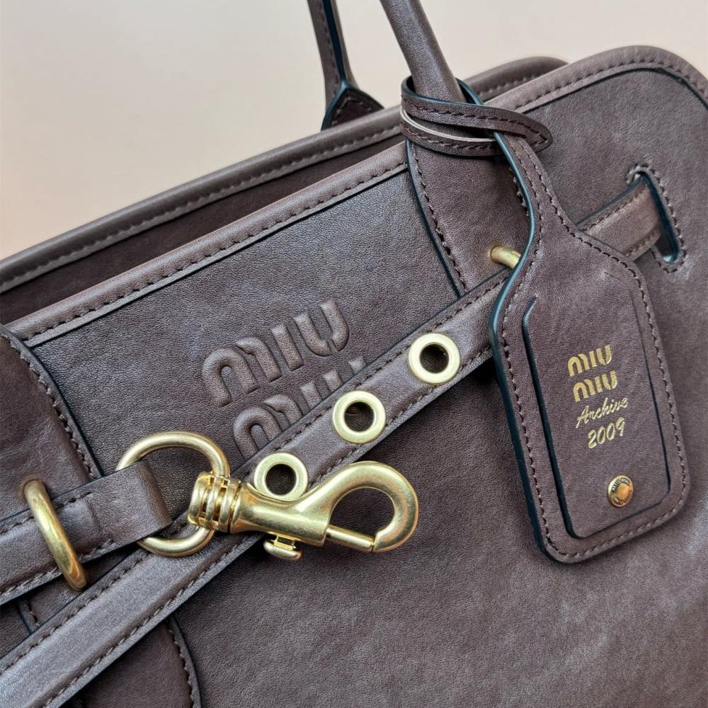 高仿miumiu*Aventure系列5BG291手提包石楠木色免檢版