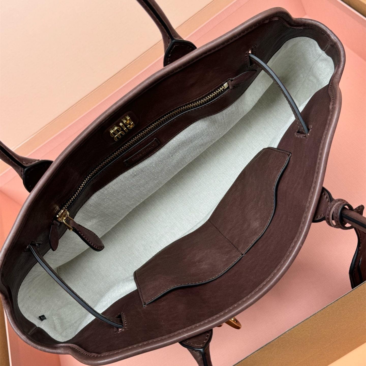 高仿miumiu*Aventure系列5BG291手提包石楠木色免檢版