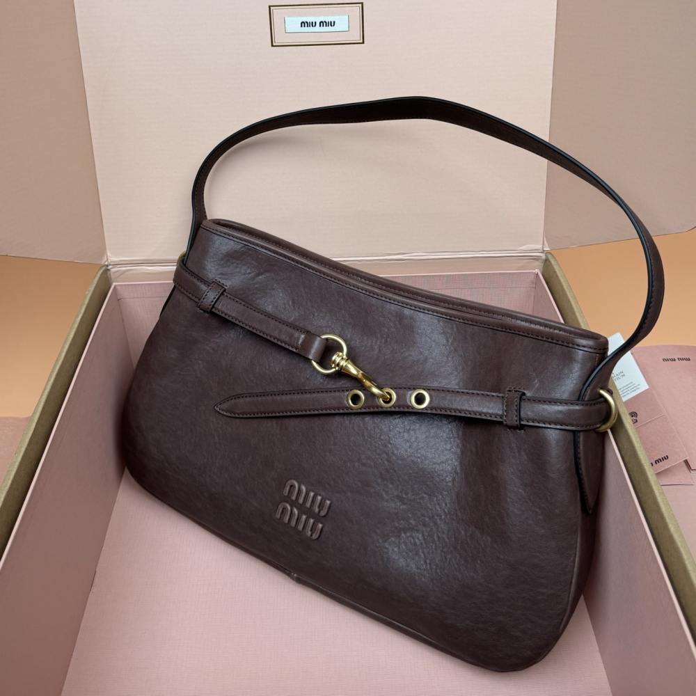 高仿miumiu*Aventure系列5BC181小羊皮腋下包石楠木色中號免檢版