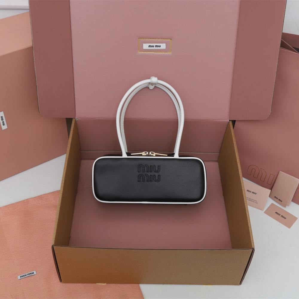 高仿miumiu*Beau系列5BB173小牛皮手袋黑白色小號免檢版