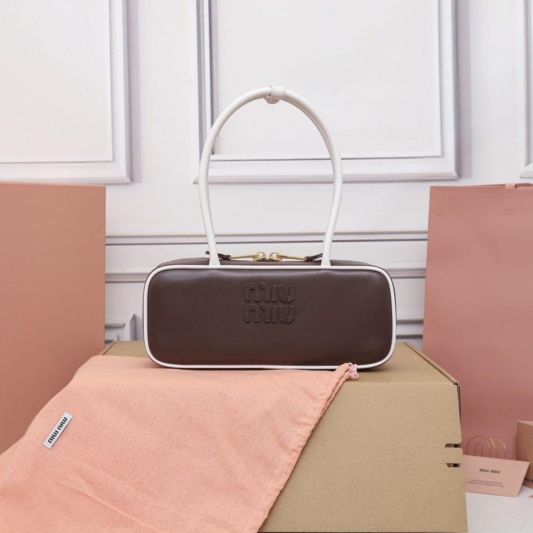 高仿miumiu*Beau系列5BB173小牛皮手袋石楠木白色小號免檢版