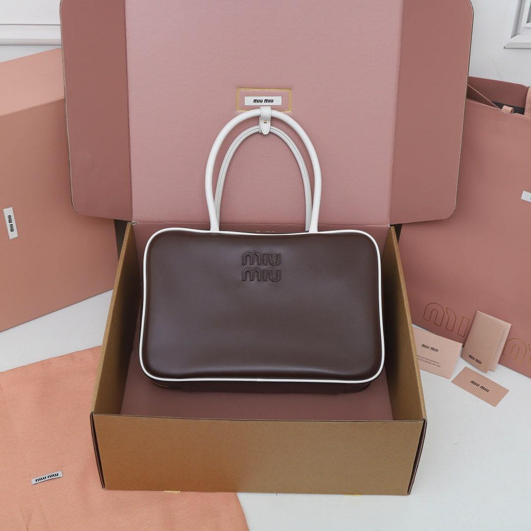 高仿miumiu*Beau系列5BB172小牛皮手袋石楠木白色大號免檢版